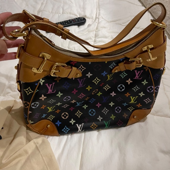 Louis Vuitton - Picture 3 of 4